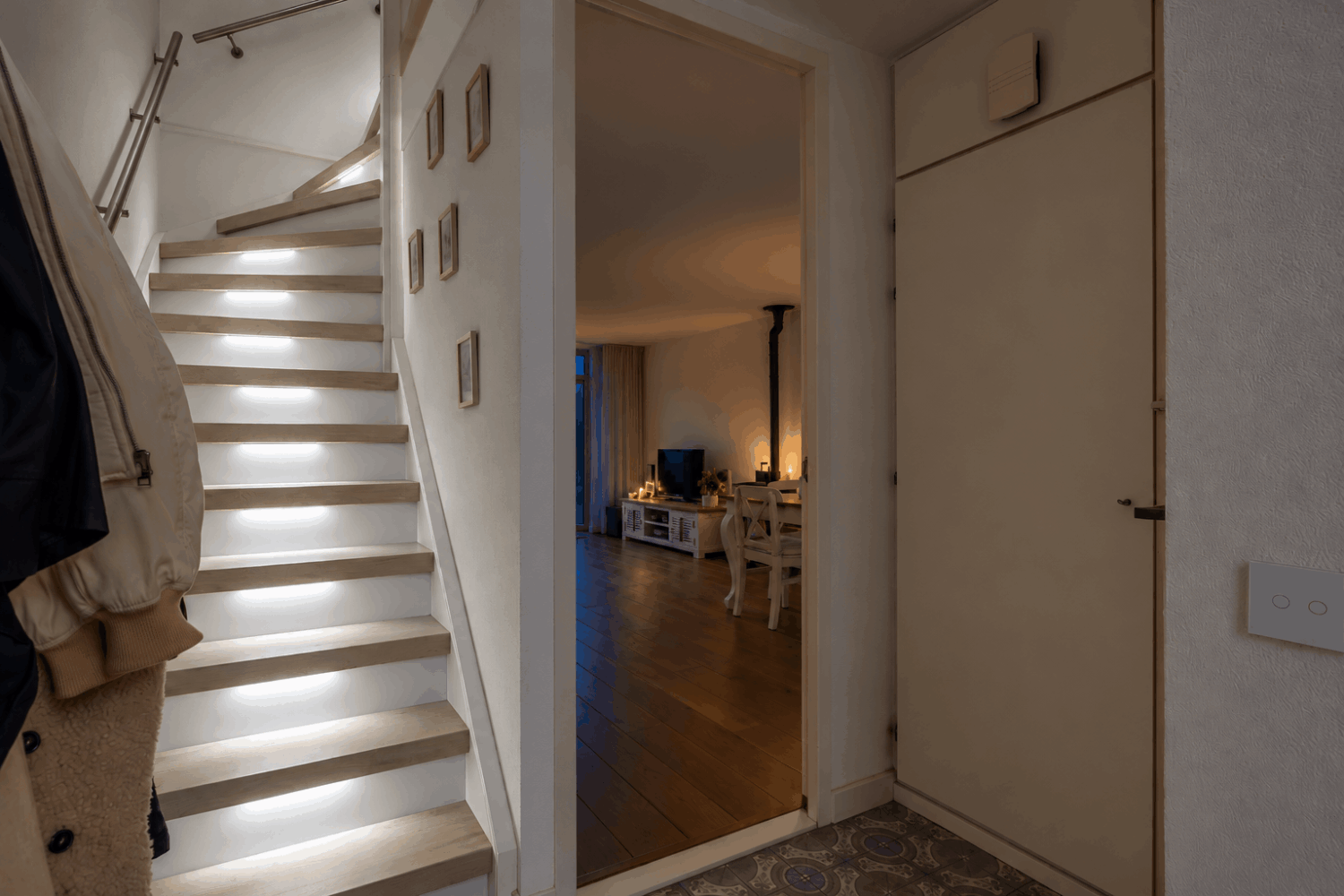 4_Koel verlichte Scandinavische hal